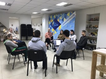 &laquo;Жива бібліотека&raquo; у Рубіжному. Цікаві особистості Луганщини діляться досвідом з молоддю