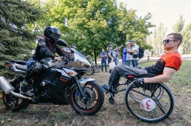 Привітання учасникив конкурсу "Мужність без обмежень" серії заходів "Світ без обмежень" перед фіналом