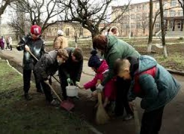 Як в Верхньоторецькому, що на лінії зіткнення, активісти намагаються вирішувати проблеми зі сміттям