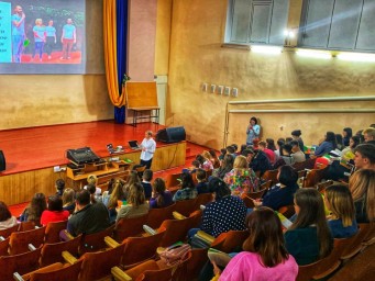 Дебати, як засіб толерантного публічного обміну думками.
