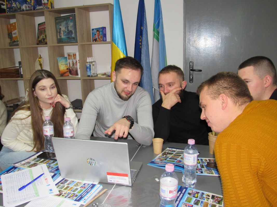 Відбувся Форум: "Лідери - лідерам. Молодь Луганщини – Україні" Відбувся Форум: "Лідери - лідерам. Молодь Луганщини – Україні"