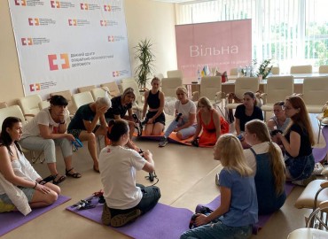 Українська Жіноча Варта УЖВ проводить навчання по самообороні, медицині, виживання під час бойових дій для цивільних.
